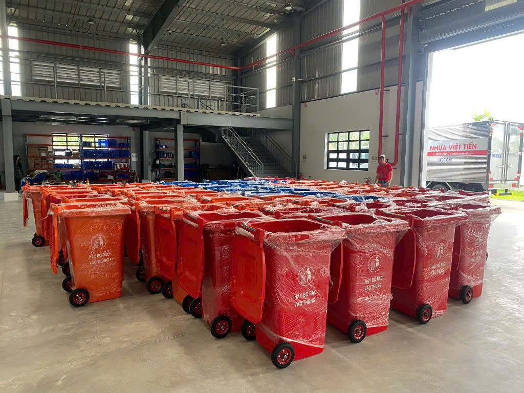 thùng rac công cộng 240l tại kho