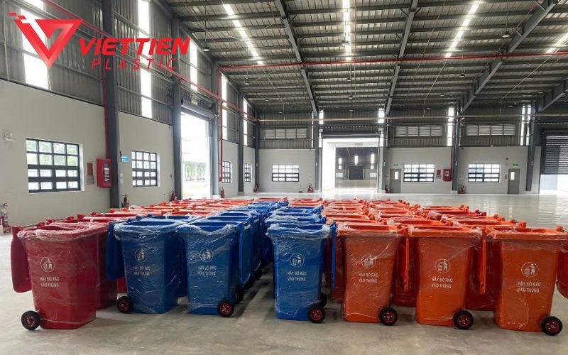 Hình ảnh thực tế thùng rác 240 lít tại kho