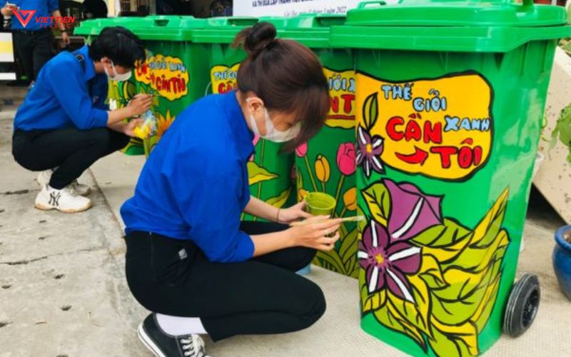 Trang trí bằng sơn và vẽ tay