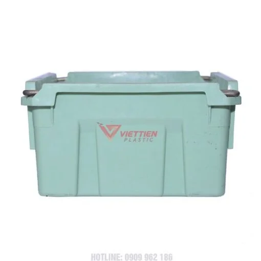 Tay cầm của thùng có sử dụng 2 thanh sắt giúp cho việc bưng bê hàng hóa dễ dàng hơn