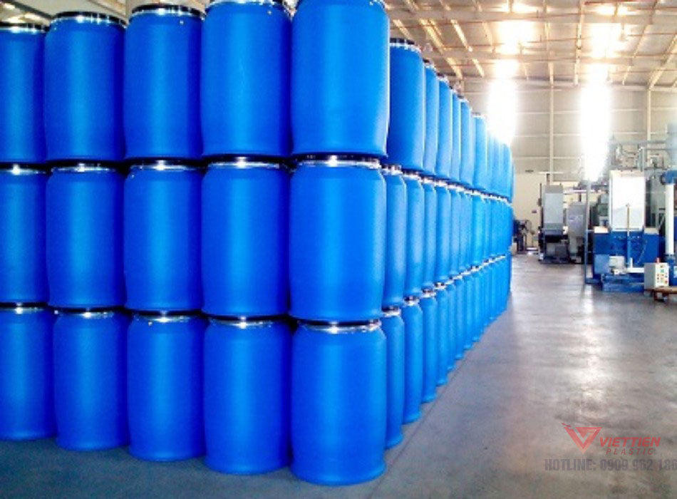 Thùng phuy nhựa 220 lít đai sắt có sẵn trong kho của Nhựa Việt Tiến