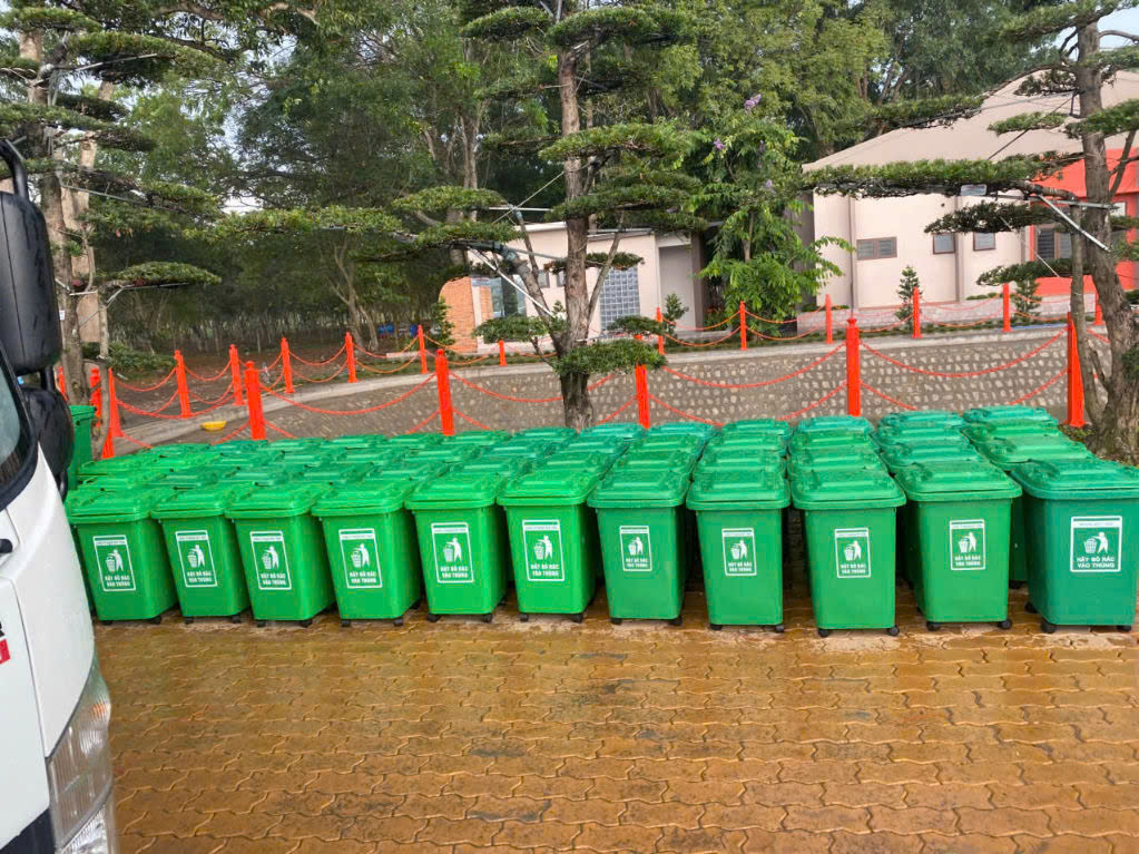 vận chuyển thùng rác 120l