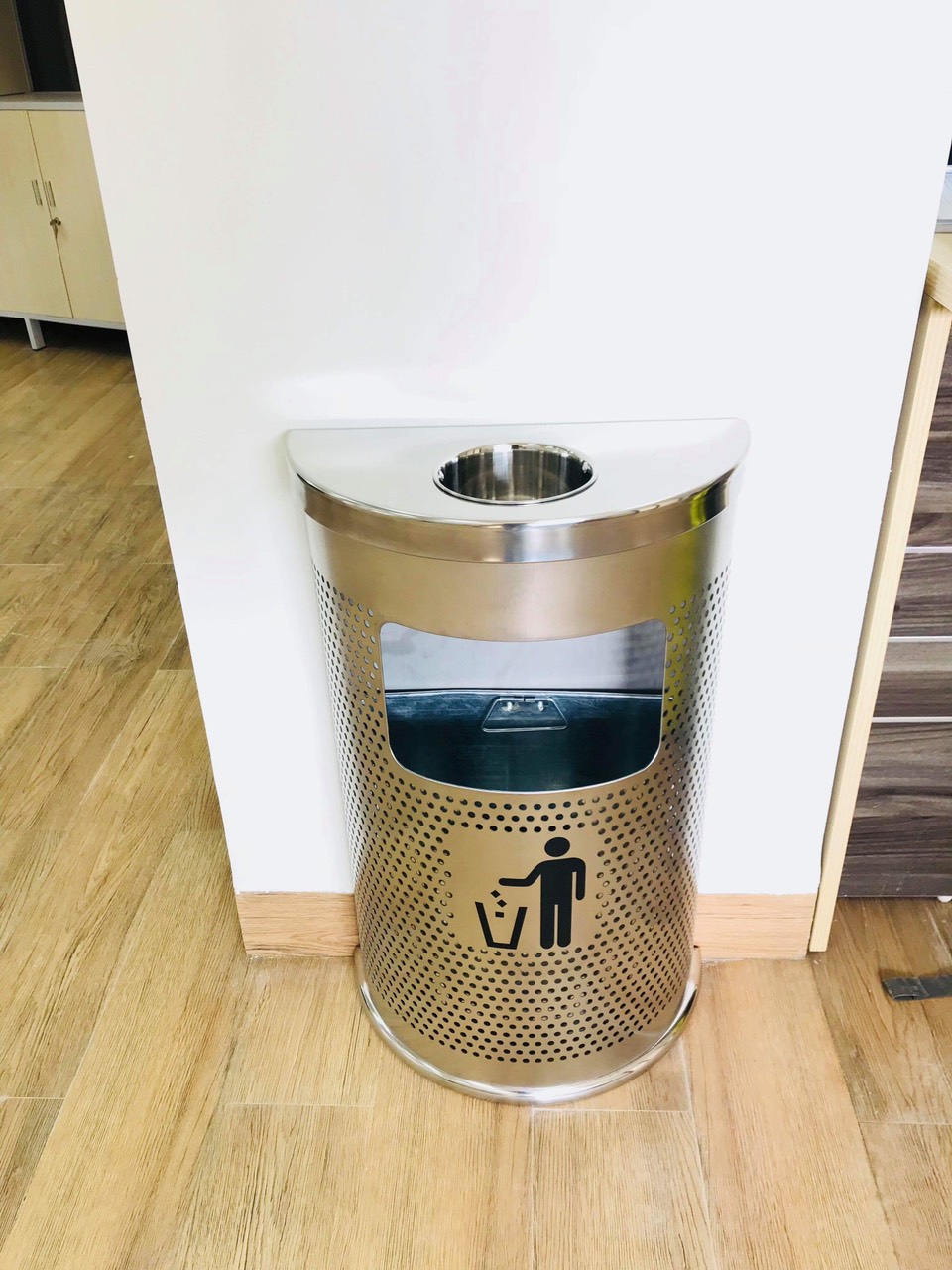 Mua thùng rác inox bán nguyệt uy tín