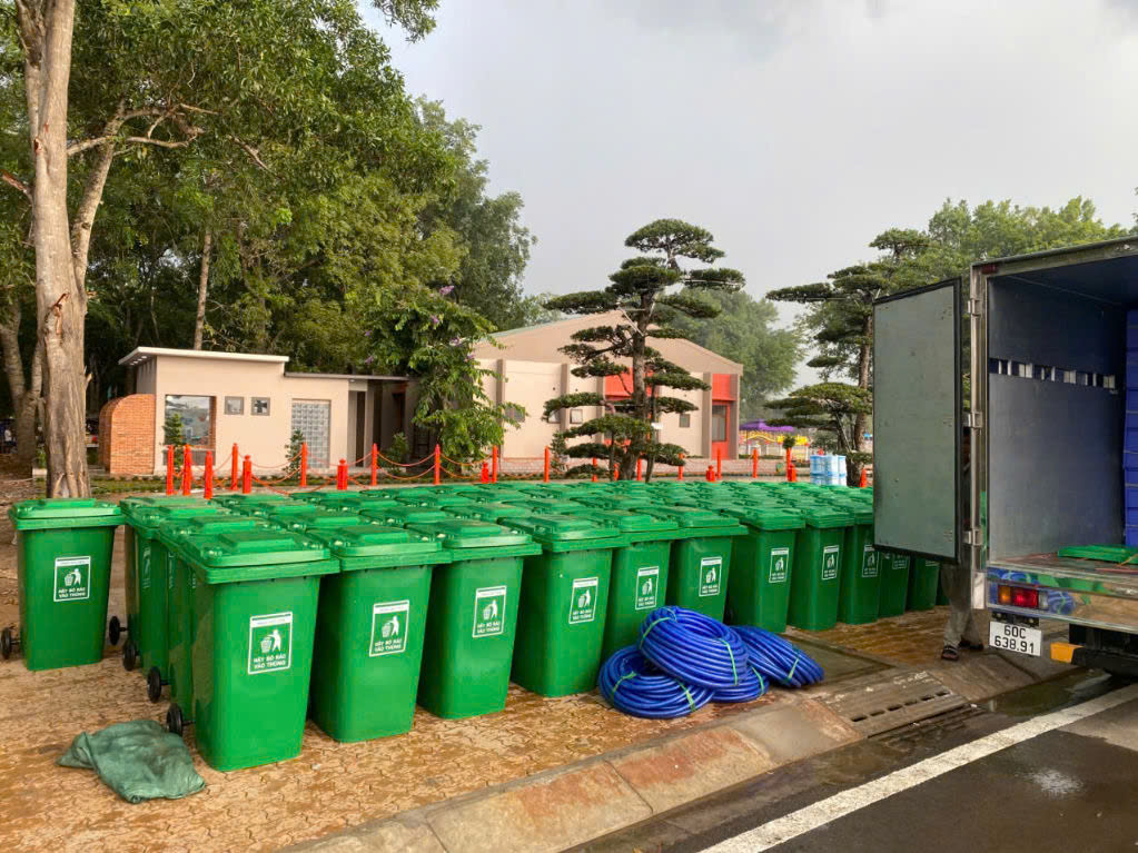 vận chuyện thùng rác 240l