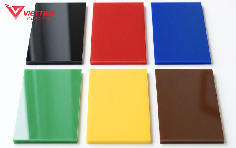 Tấm mica màu đục và màu trong dùng trong quảng cáo