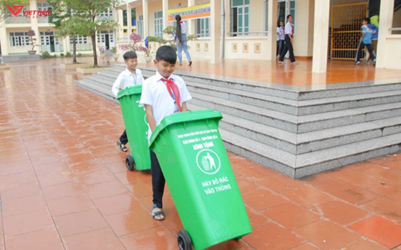 Tại sao trường học cần chú trọng đến thùng rác?