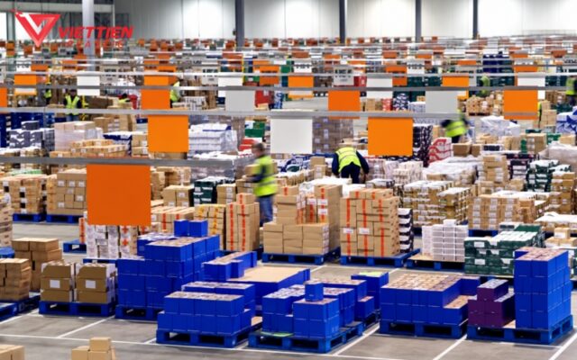 Pallet nhựa dùng kê vật tư, hàng hóa và thiết bị sản xuất