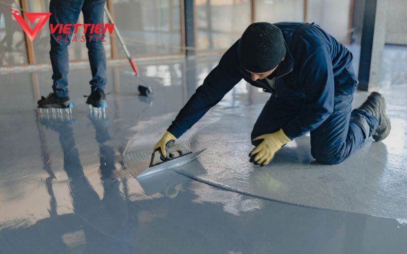 Nhựa Epoxy được sử dụng trong xây dựng nhờ khả năng kháng nước và mài mòn tốt.