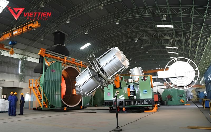 Công nghệ đúc quay tạo hình thùng chứa và sản phẩm nhựa rỗng