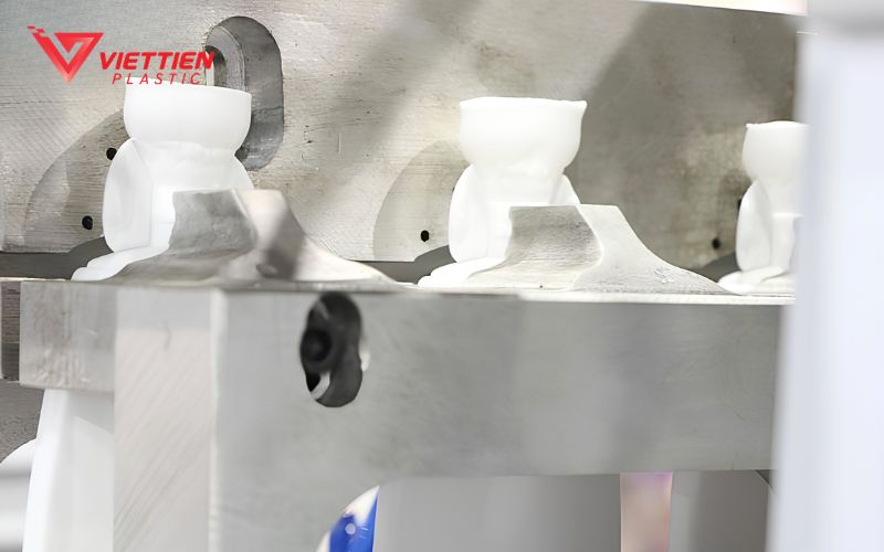 Đùn ép nhựa phù hợp với sản phẩm có tiết diện dài và cố định