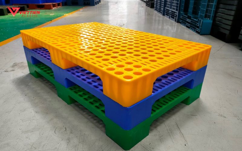 Vệ sinh pallet nhựa