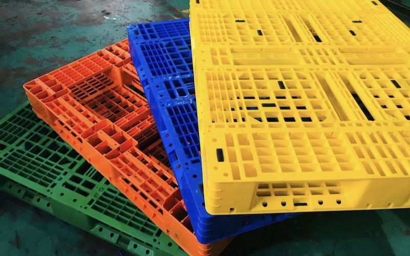Pallet nhựa trong kho lạnh