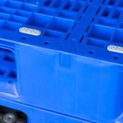 Cận cảnh pallet nhựa V4-1575 của Nhựa Việt Tiến