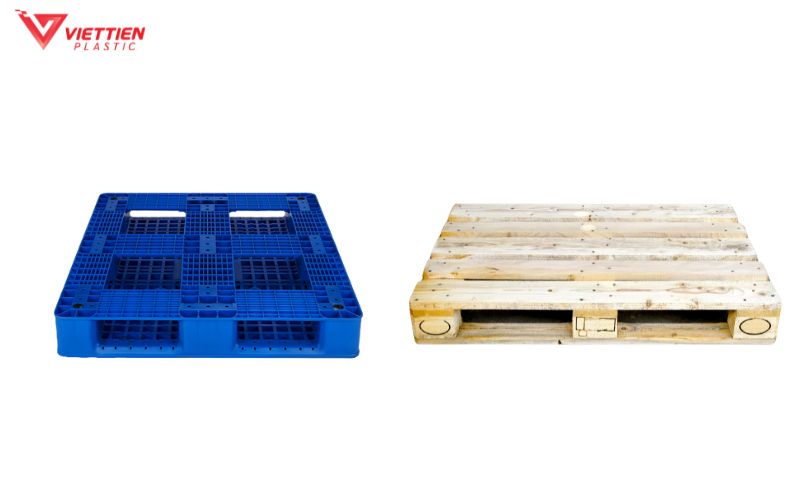 Pallet nhựa và pallet gỗ