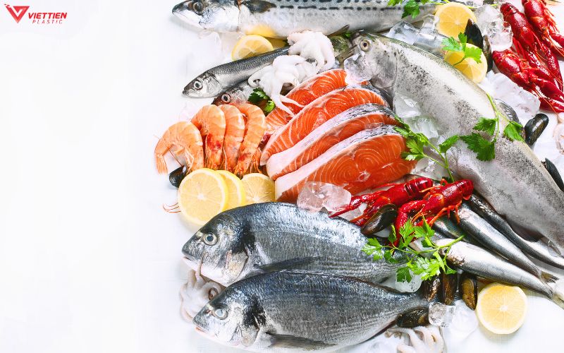 chuẩn bị thực phẩm trước khi cho vào thùng đá