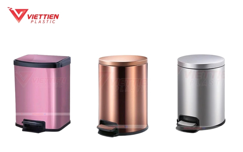 Thiết kế đạp chân hạn chế tiếp xúc tay, hỗ trợ ngăn mùi